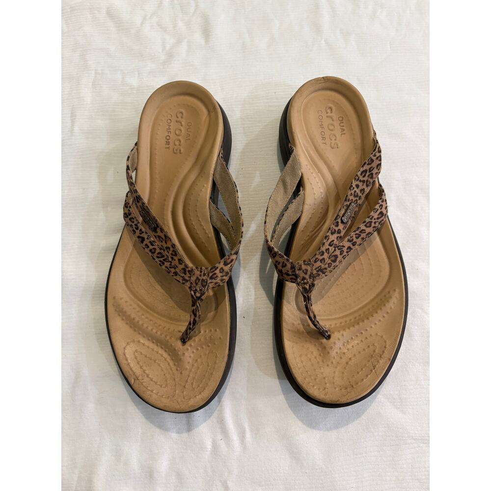 Crocs Women 11 Capri Flip Flop Sandals Leopard Print Wedge Dual Comfort Toe Post - Picture 2 of 13